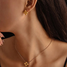 Load image into Gallery viewer, Four Leaf Clover Necklace Set