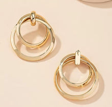 Load image into Gallery viewer, Don&#39;t Get it Twisted Hoop Earrings
