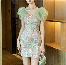 Load image into Gallery viewer, Easy Breezy Floral Mini
