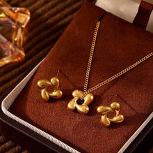 Load image into Gallery viewer, Four Leaf Clover Necklace Set
