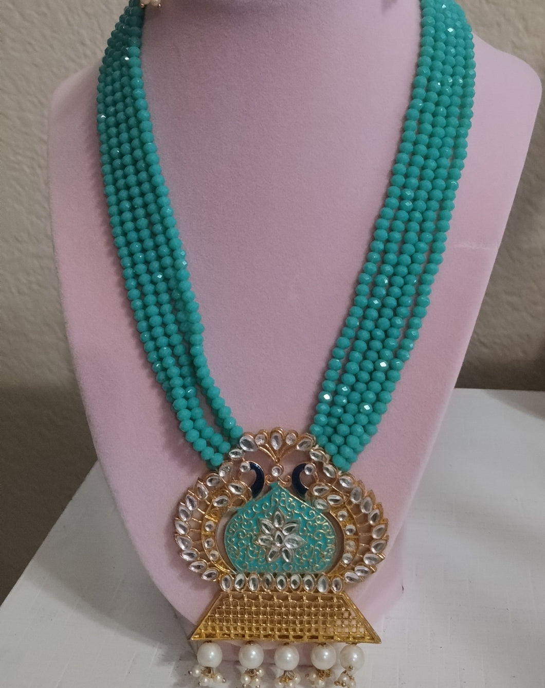 Queendom Necklace Set