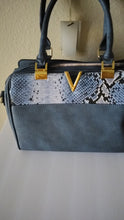 Load and play video in Gallery viewer, Luxury Snakeskin Handbag
